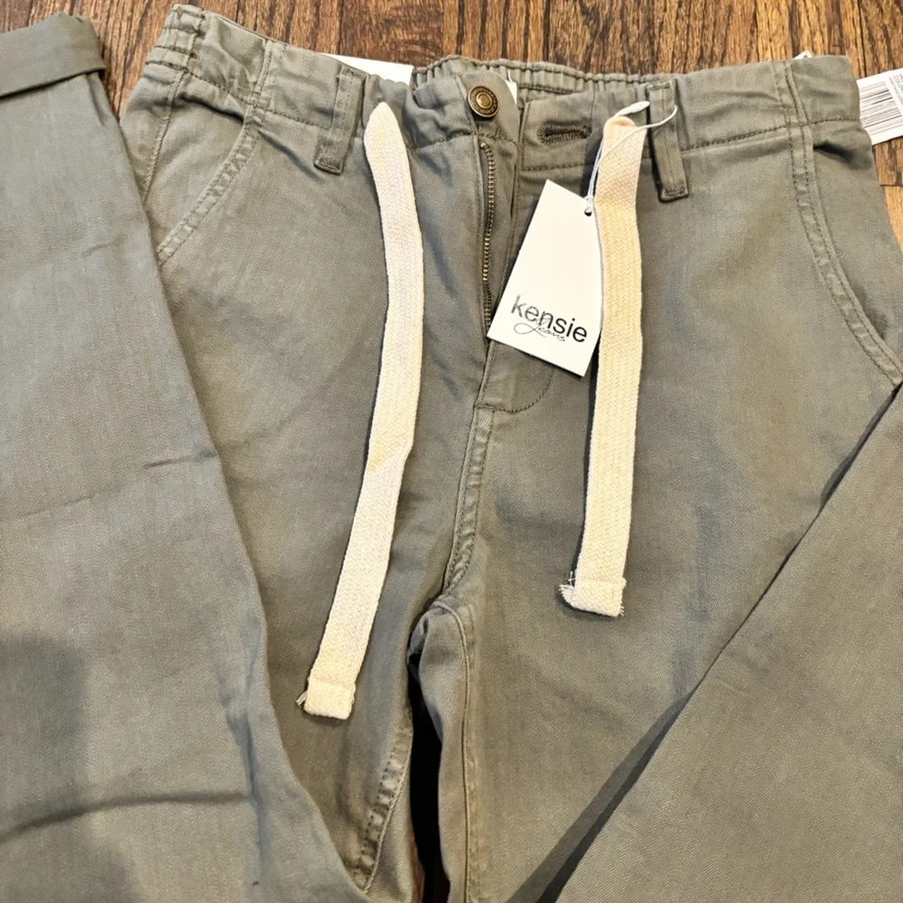 Kensie Women's green Chinos with Drawstring 2/26